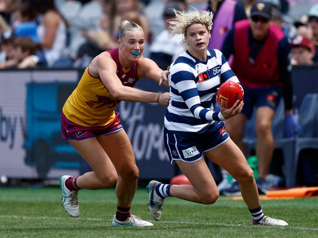 Georgie Prespaki escapes Jennifer Dunne at GMHBA on Sunday. Picture: Michael Willson/AFL Photos via Getty Images.