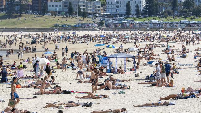 Beaches will be packed as the mercury rises this Sunday. Picture: NCA NewsWire / Simon Bullard.