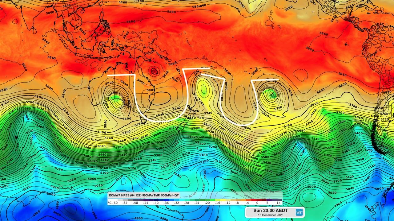 You can see one omega sitting over eastern Australia, and the other over the Pacific Ocean. Picture: Weatherzone.