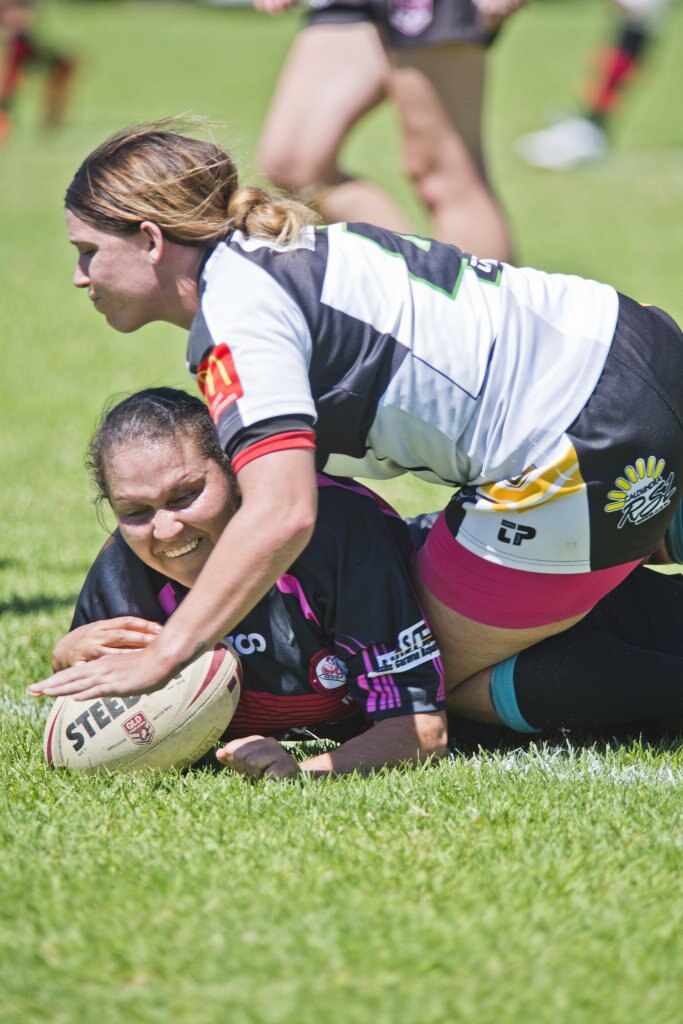 Rosie Parsons scores a try for Toowoomba. Picture: Nev Madsen