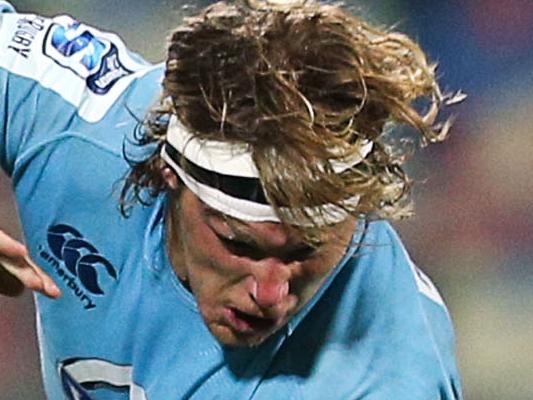 NEW PLYMOUTH, NEW ZEALAND - MAY 31: Michael Hooper of the Waratahs is tackled while Ben Tameifuna of the Chiefs looks on during the round 16 Super Rugby match between the Chiefs and the Waratahs at Yarrow Stadium on May 31, 2014 in New Plymouth, New Zealand. (Photo by Hagen Hopkins/Getty Images)