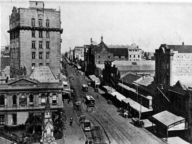 1924 : Queen Street, Brisbane in 1924 with trams, cars and horse drawn vehicles.Queensland / RoadAustralia's First CenturyHistoricalTravel