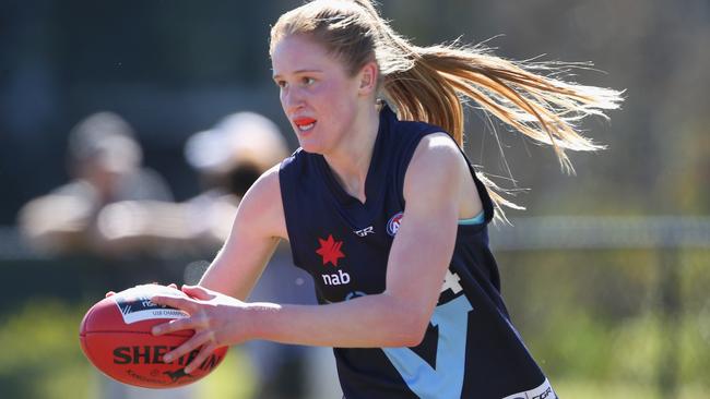 Isabella Grant in action for Vic Metro at the AFLW under-18 championships.