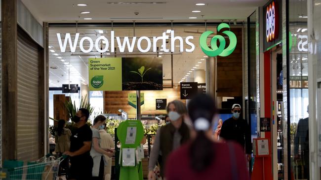 Woolworths has come under fire by angry shoppers who can no longer claim a discount from their Everyday Rewards memberships. Picture: NewsWire / Nikki Short