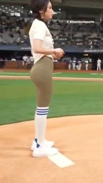 South Korean actress Jeon Jong-seo charms Dodgers players before game