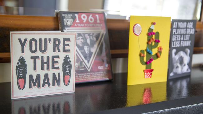 Plenty of well wishes at Terry and Julie Hansen’s Tarragindi home Picture: Glenn Hunt