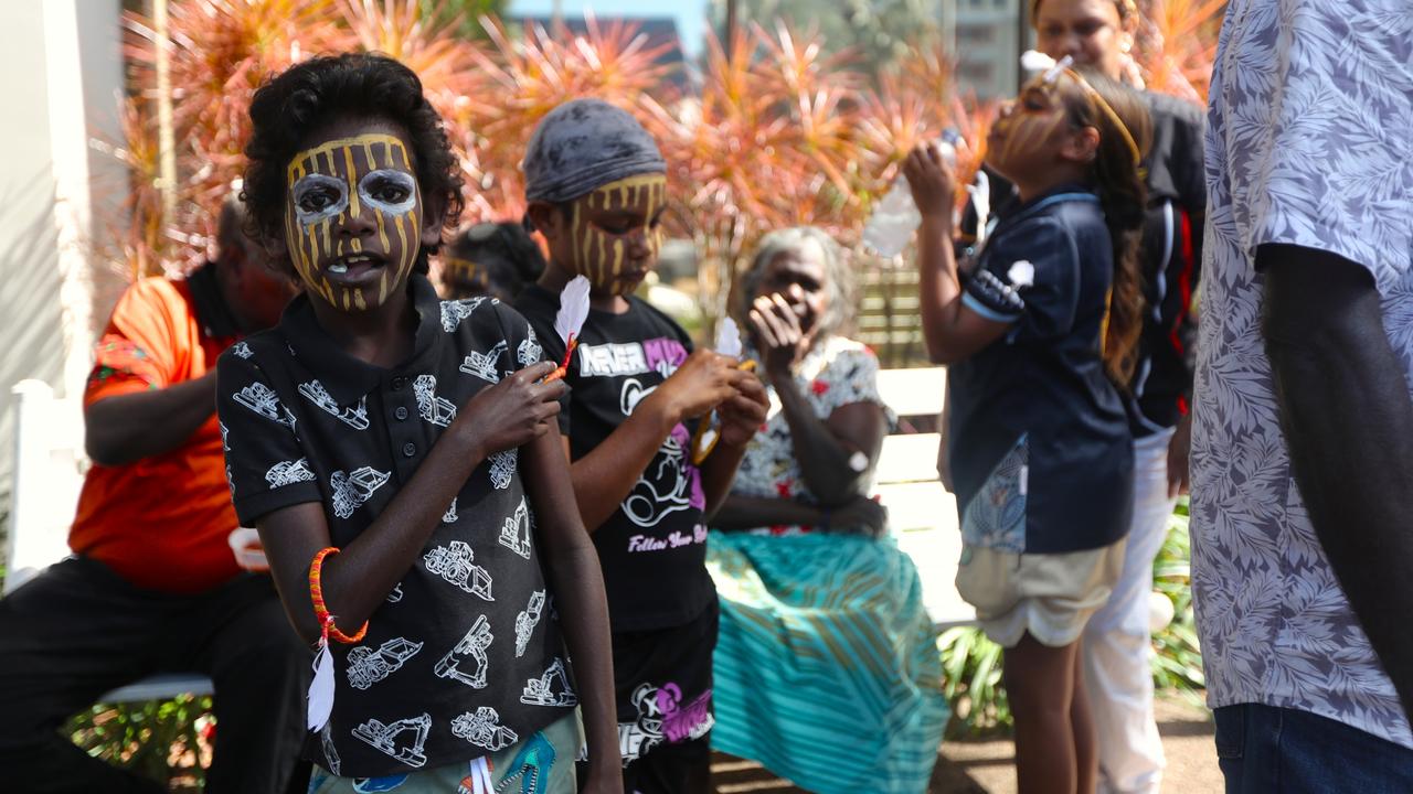 Munupi family members of 47-year-old Pukumani Alimankinni prepared their traditional ochre, armbands and headdresses before performing her Jorrigjorringa (kookaburra) song outside Darwin Local Court following her death in care coronial, on April 24, 2024. Picture: Zizi Averill