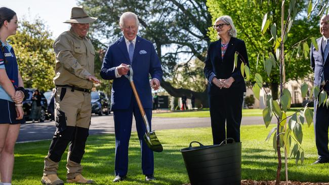 CANBERRA, AUSTRALIA - OCTOBER 21: King Charles III plants a tree as Australia's Governor-General Sam Mostyn (2nd R) watches during a tree planting at Government House in Yarralumla on October 21, 2024 in Canberra, Australia. The King's visit to Australia will be his first as Monarch, and CHOGM in Samoa will be his first as Head of the Commonwealth.  (Photo by Brook Mitchell/Getty Images)