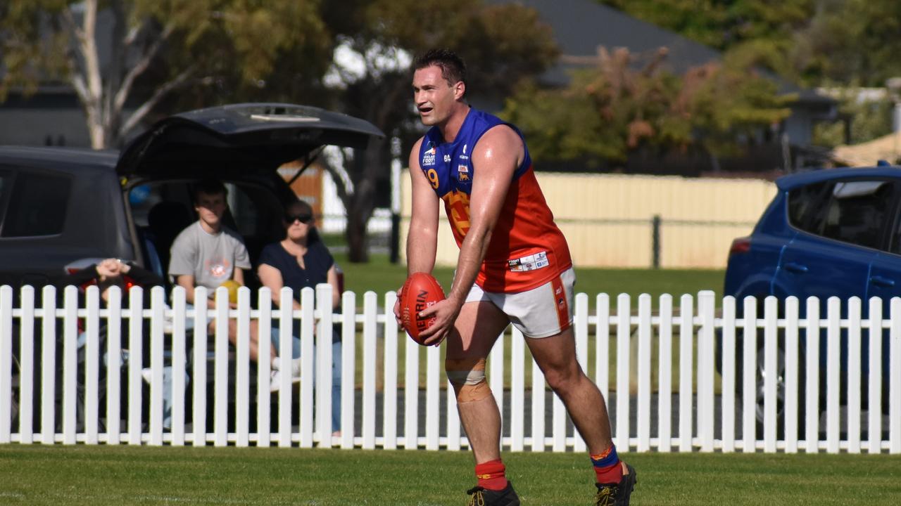 Josh Rosenthal kicks his first of 29 goals. Picture: Aaron Burgess