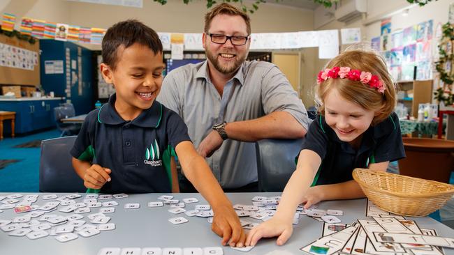 Clapham Primary School teacher David Tucker with year 1 students Ollie and Imogen. Picture: Matt Turner.