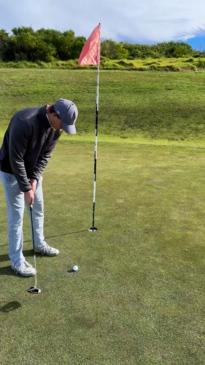 Aussie golfer nails mind-bending trick shot