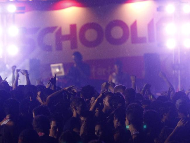 2012 Schoolies at Surfers Paradise, on Saturday night - Beach concert