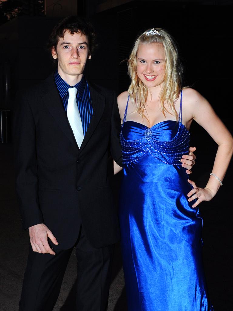 Sam Lunn-James and Yasmin Osborne enjoy the 2009 Darwin High Formal at the Darwin Convention Centre. Picture: NT NEWS