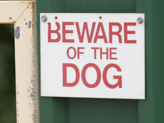 Messenger Southern Times 17/11/04 17567s  Stock Photo  Beware of the dog sign at Penneys Hill Road  Hackham    Picture: stephen Laffer