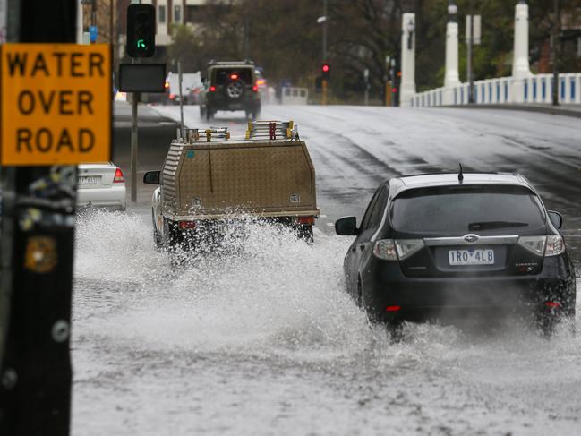 MELBOURNE, AUSTRALIA- NewsWire Photos OCTOBER 13 2022, A flooded road is closed at the intersection of Punt Road and Gough Street in Richmond.Picture: NCA NewsWire /Brendan Beckett