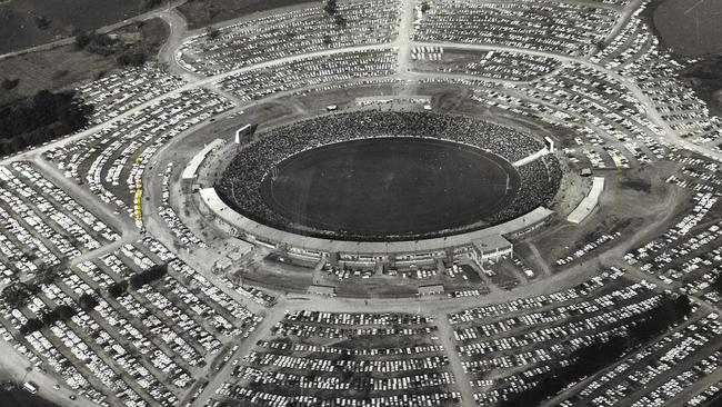 Streets surrounding Waverley Park (formerly VFL Park) take on the sporting theme with nods to Victorian footy clubs and famous sporting grounds