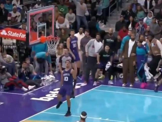 Josh Green's 2-SECOND 4-point miracle!