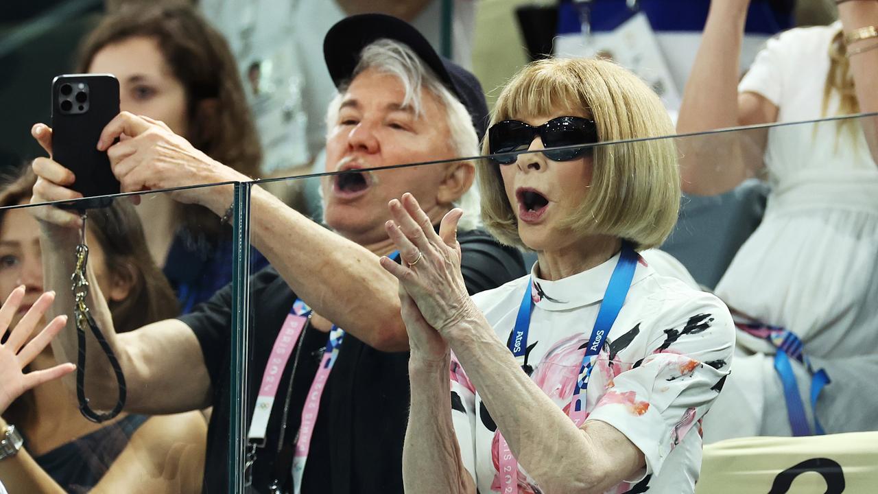 Baz Luhrmann and Anna Wintour cheer on Simone Biles. Picture: Getty Images