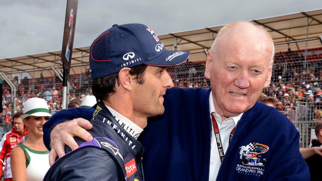 Grand Prix,Sunday,Melbourne, Mark Webber and Ron Walker hug on the starting grid before the race,
