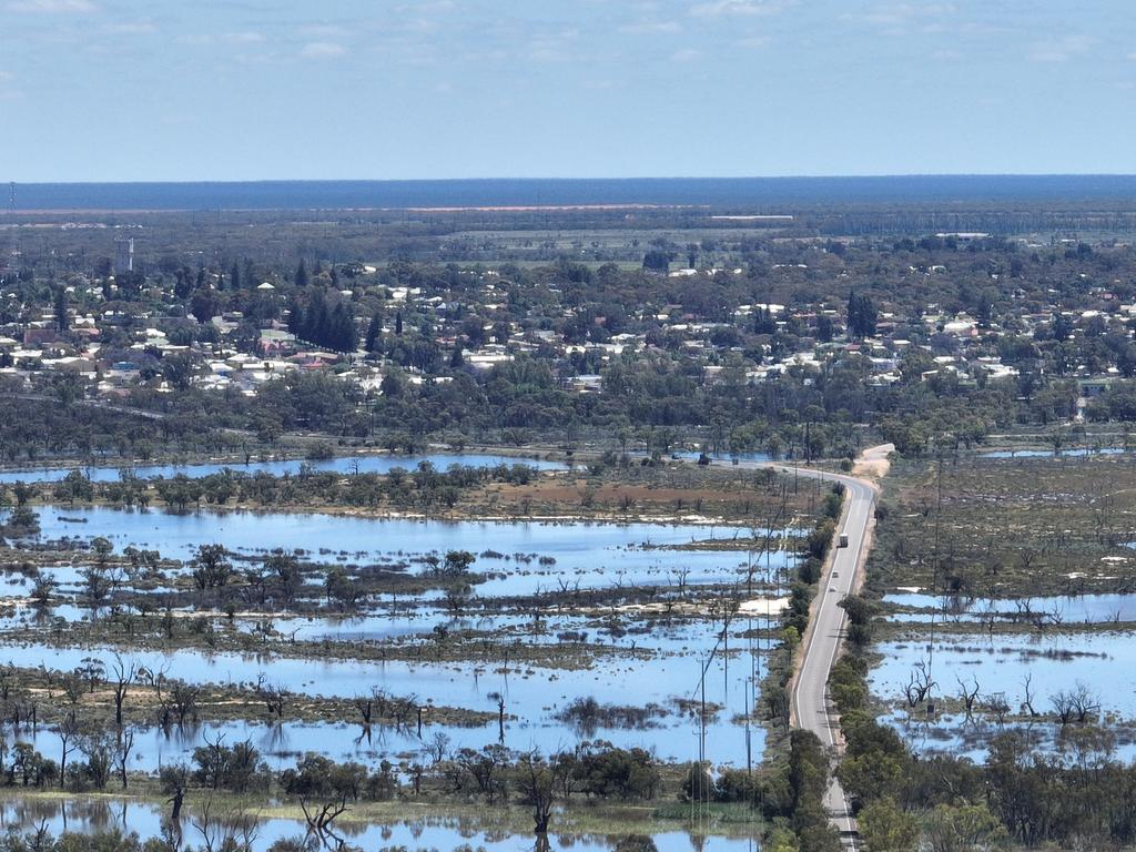 Bookpurnong Road had been reduced to 60km/h between Berri and Kemp Road as of November 22, as water levels move closer to the road. Picture: SA Infrastructure and Transport