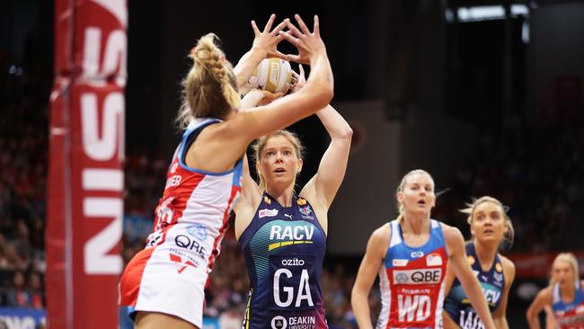 SYDNEY, AUSTRALIA – SEPTEMBER 08: Tegan Philip of the Vixens shoots during the Super Netball Preliminary Final between the NSW Swifts and the Melbourne Vixens at Quay Centre on September 08, 2019 in Sydney, Australia. (Photo by Matt King/Getty Images)