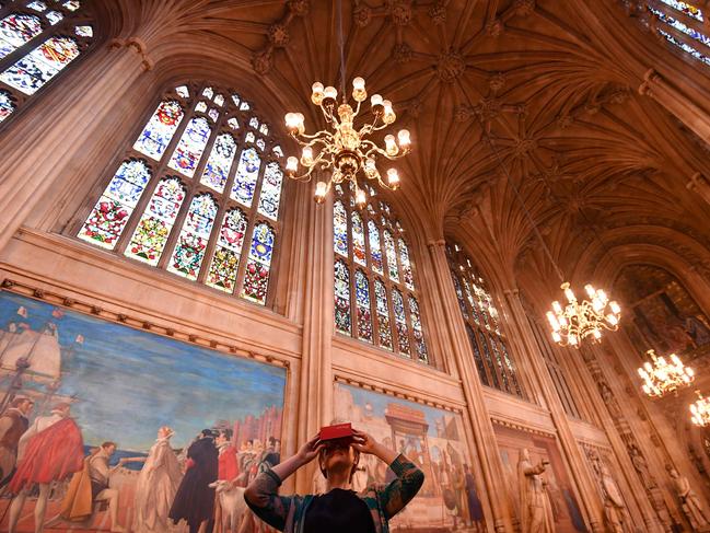 A woman uses a headset to take a 360 degree virtual tour of St Stephen's Hall, as she stands inside the hall, during a photocall to promote the launch of the online virtual tour of the Palace of Westminster, inside the Houses of Parliament in central London on March 15, 2017. / AFP PHOTO / BEN STANSALL