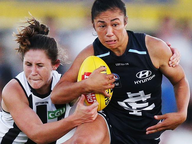 MELBOURNE, AUSTRALIA - FEBRUARY 02:  Iilish Ross of the Magpies tackles Darcy Vescio of the Blues during the round one AFLW match between the Carlton Blues and the Collingwood Magpies at Ikon Park on February 2, 2018 in Melbourne, Australia.  (Photo by Michael Dodge/Getty Images)