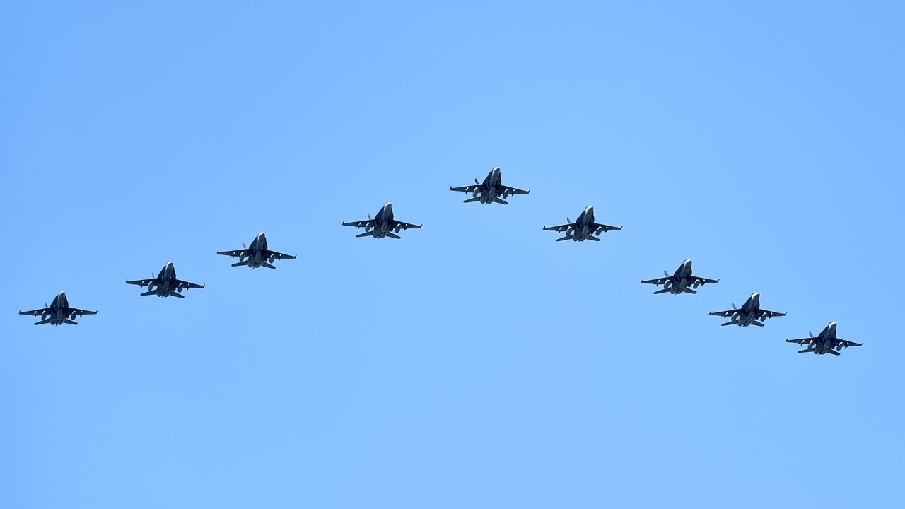 Townsville RAAF fly-past: Watch 10 fighter jets fly over The Strand ...