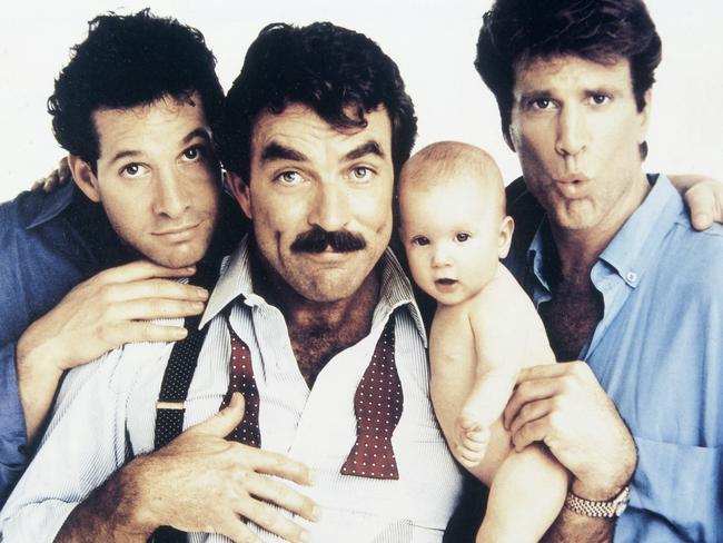 (GERMANY OUT) Selleck, Tom *29.01.1945-, Schauspieler, USA , - mit Steve Guttenberg (l.) und Ted Danson (r.) in dem Film 'Noch drei Maenner, noch ein, Baby', USA, - 1987   (Photo by R?hnert/ullstein bild via Getty Images)