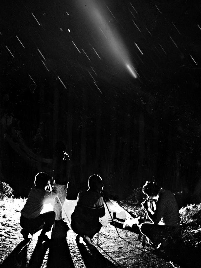 11 March 1986 – Amateur astronomers at North Head, Sydney, out early to photograph Halley's comet during its last visit to Earth. Picture: Gregg Porteous