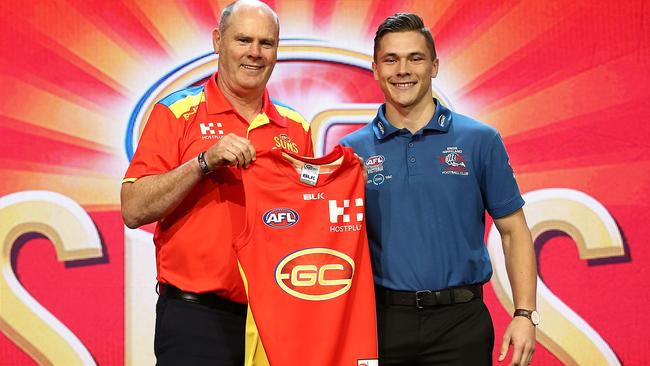 Rodney Eade presents Ben Ainsworth with his Gold Coast jumper. Picture: Getty Images