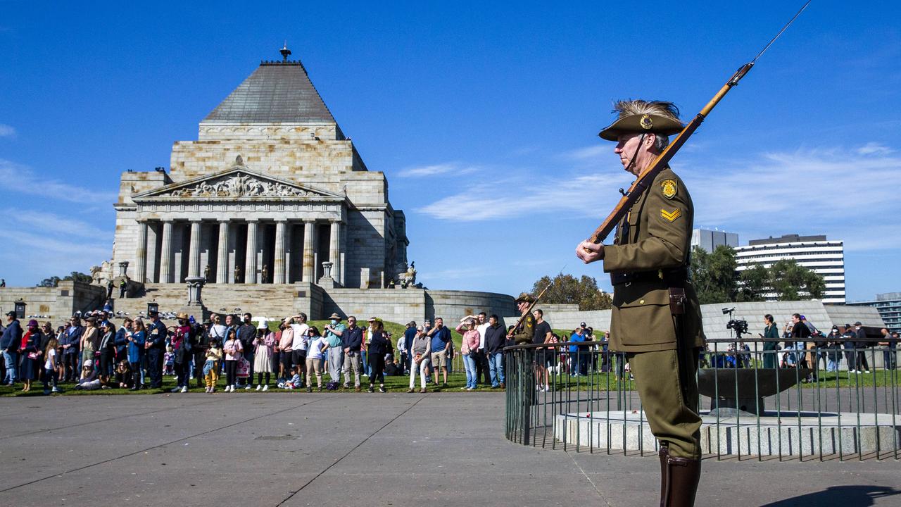 Anzac Day services Melbourne Thousands expected at Shrine of