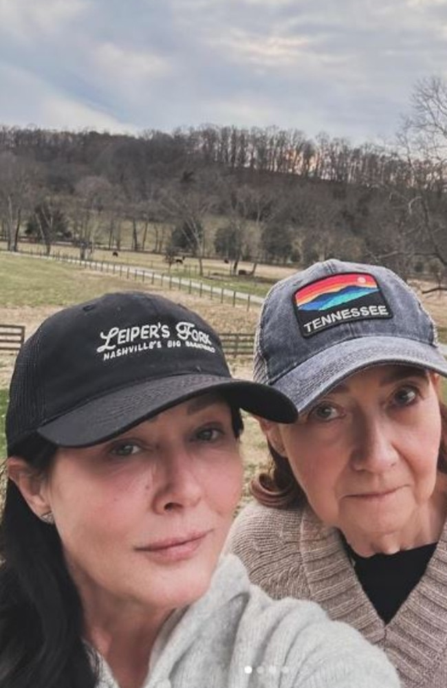 Shannen Doherty with her mum. The actor revealed she has let go of her rural dream as she battles stage 4 breast cancer. Picture: Instagram/@theshando