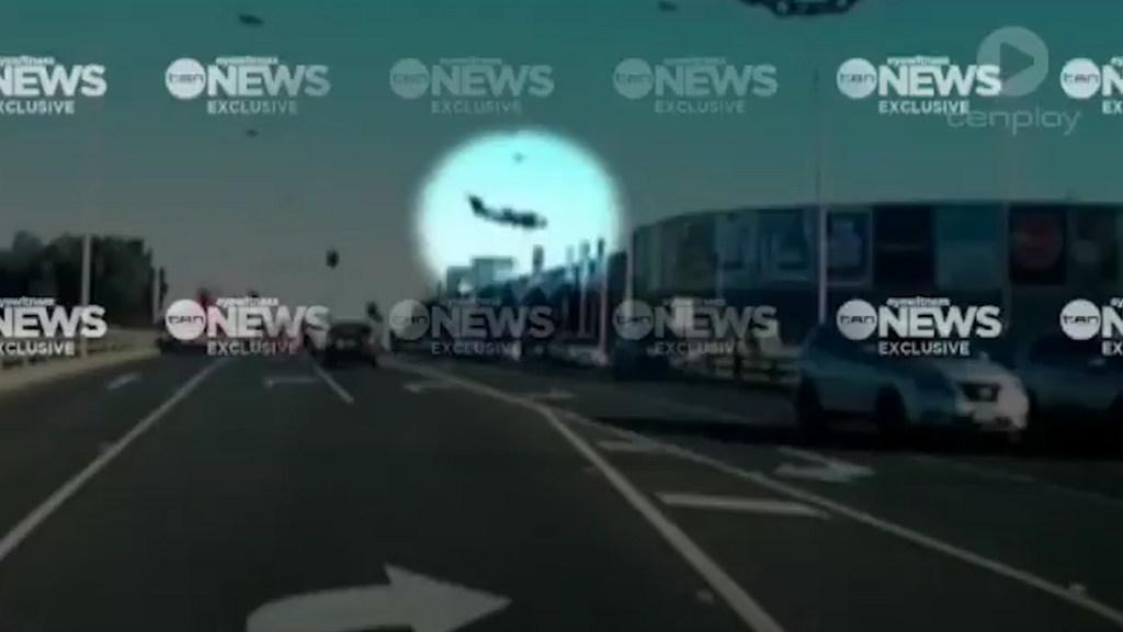 TEN Eyewitness News: Dashcam vision shows final moments of fiery Melbourne crash