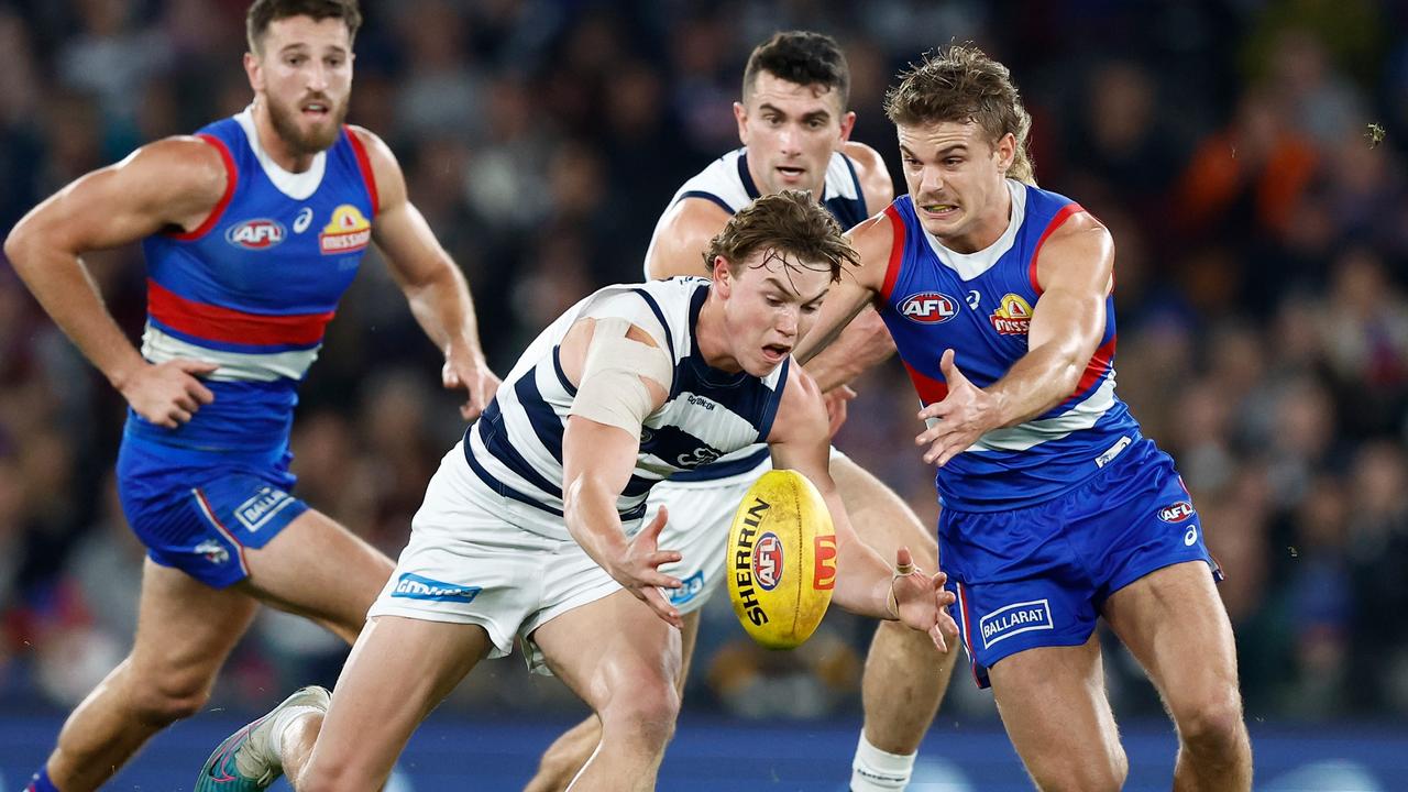 Tanner Bruhn competes with Bulldogs star Bailey Smith. Picture: Michael Willson/AFL Photos