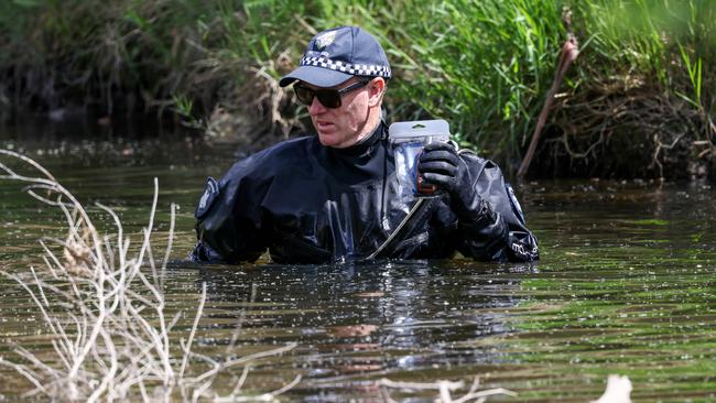 Police search the Darebin Creek in Heidelberg for Epping woman Ju “Kelly” Zhang. Picture: Ian Currie