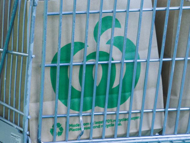 BRISBANE, AUSTRALIA - NewsWire Photos - JUNE 19, 2024: Generic photo of Australian shopping centre Woolworths shopping bag.Picture: NewsWire / Glenn Campbell