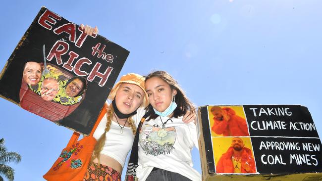 Sophia Grimshaw and Magdalena O'Neil of Murrumba state secondary college at the School Strike 4 Climate in Brisbane. Picture: NCA NewsWire / John Gass