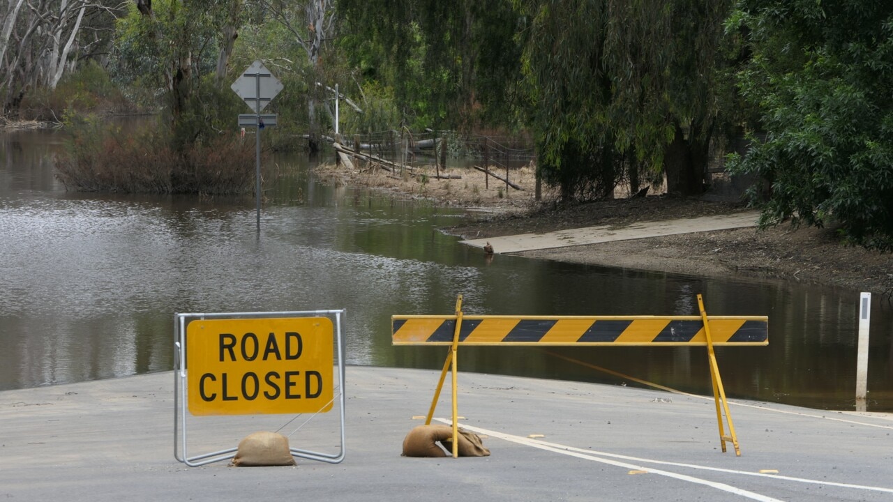Vic flood-affected towns ‘breathing a sigh of relief’ after rivers peaked lower than expected