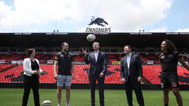 SYDNEY, AUSTRALIA – NewsWire Photos DECEMBER 9, 2021: NSW Premier, Dominic Perrottet announces funding for a new stadium at Penrith. From left Tanya Davies, Isaah Yeo (Penrith Captain), Dominic Perrottet, Stuart Ayres (Member for Penrith) and Jerome Luai. Picture: NCA NewsWire / David Swift