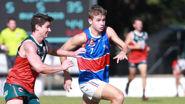 Bulldogs' Harry Cook and Cutters' Jake Johansen. Picture: Brendan Radke