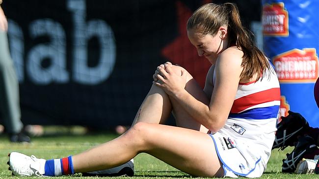 Isabel Huntington grabs her knee after suffering the injury. Picture: Getty