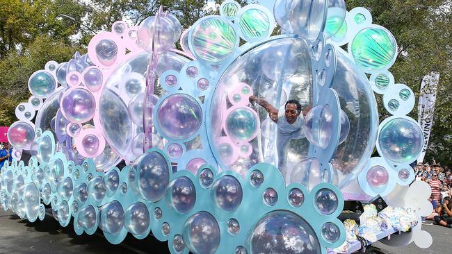 The 2020 Moomba Parade winds its way along Birdwood Ave. Picture : Ian Currie