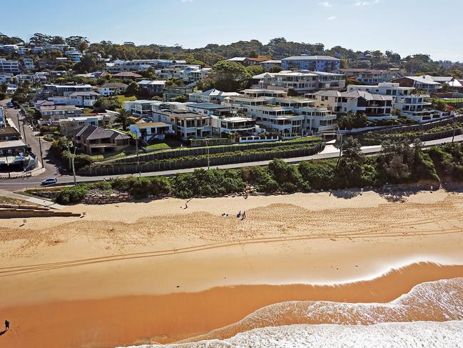 The bar is proposed about 15m north of the surf club carpark ramp. Picture: Troy Snook