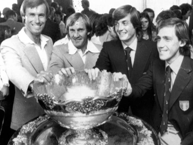 December 1977. John Alexander, Tony Roche, Adriano Panatta, Corrado Barazzutti with the Davis Cup trophy at White City in Sydney.