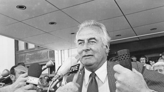 **This picture has a scanned reverse - see associated content at the bottom of the details window**Gough Whitlam, Prime Minister of Australia (1972-1975), pictures of the Dismissal 11/11/1975.