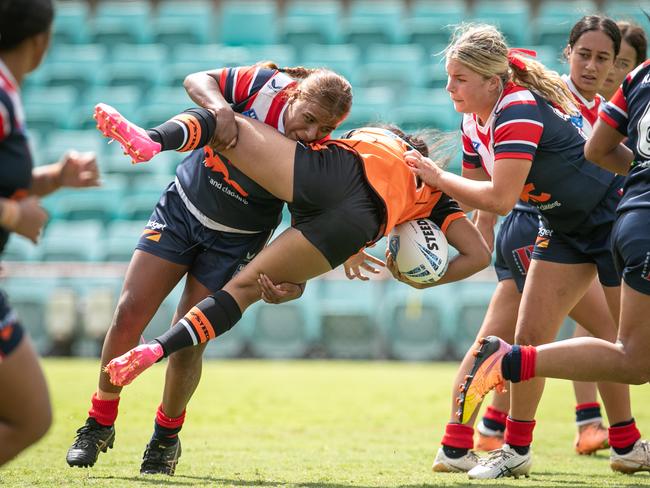 Evie Phillips puts a big shot on Lusinita Taviliniu. Picture: Julian Andrews