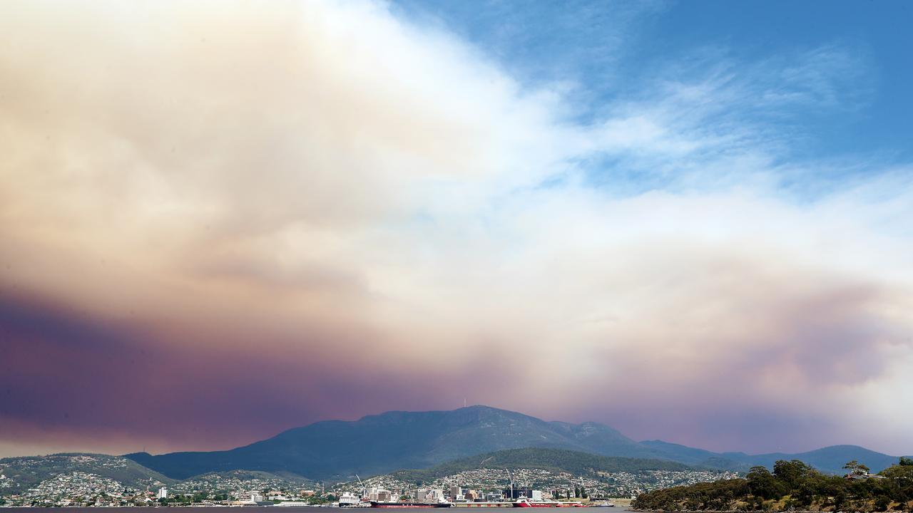 Smoke in Hobart from bushfires. Picture: Nikki Davis-Jones