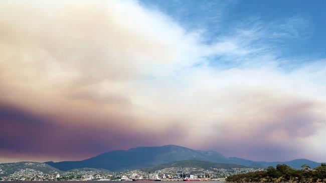 Smoke in Hobart from bushfires. Picture: Nikki Davis-Jones