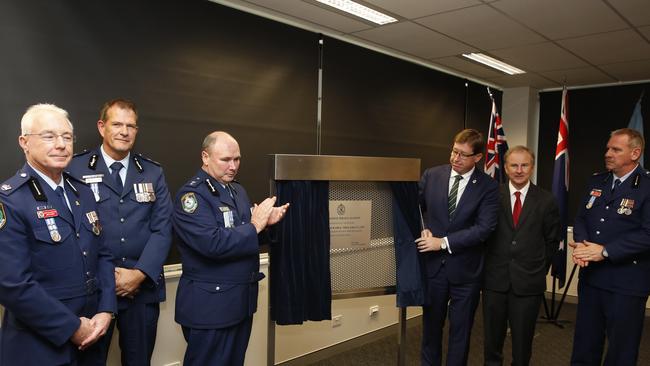 The plaque being unveiled: Chief Detective Inspector Brett Guyatt, Deputy Commissioner David Hudson, Supt David Jones, Troy Grant, Kevin Conolly and Chief Insp David Lagats